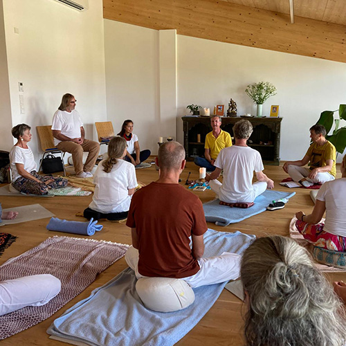 KOSTENFREIER KRIYA-YOGA-ÜBUNGSTAG